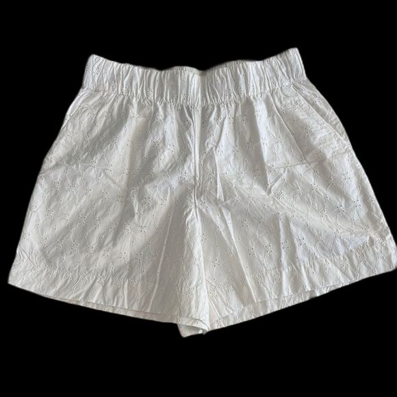 GAP White Eyelet Shorts NWT 100% Cotton Elastic Waist Summer Boho Cottagecore, S - Picture 2 of 7
